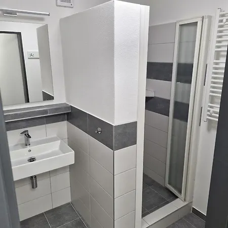 Hostel Sd Nemcovej 1 *