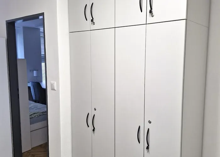 אכסניה Sd Nemcovej 1 *